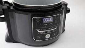 https://pdbimg.choice.com.au/ninja-foodi-pressure-cooker-that-crisps-op300_3_mobile.JPG