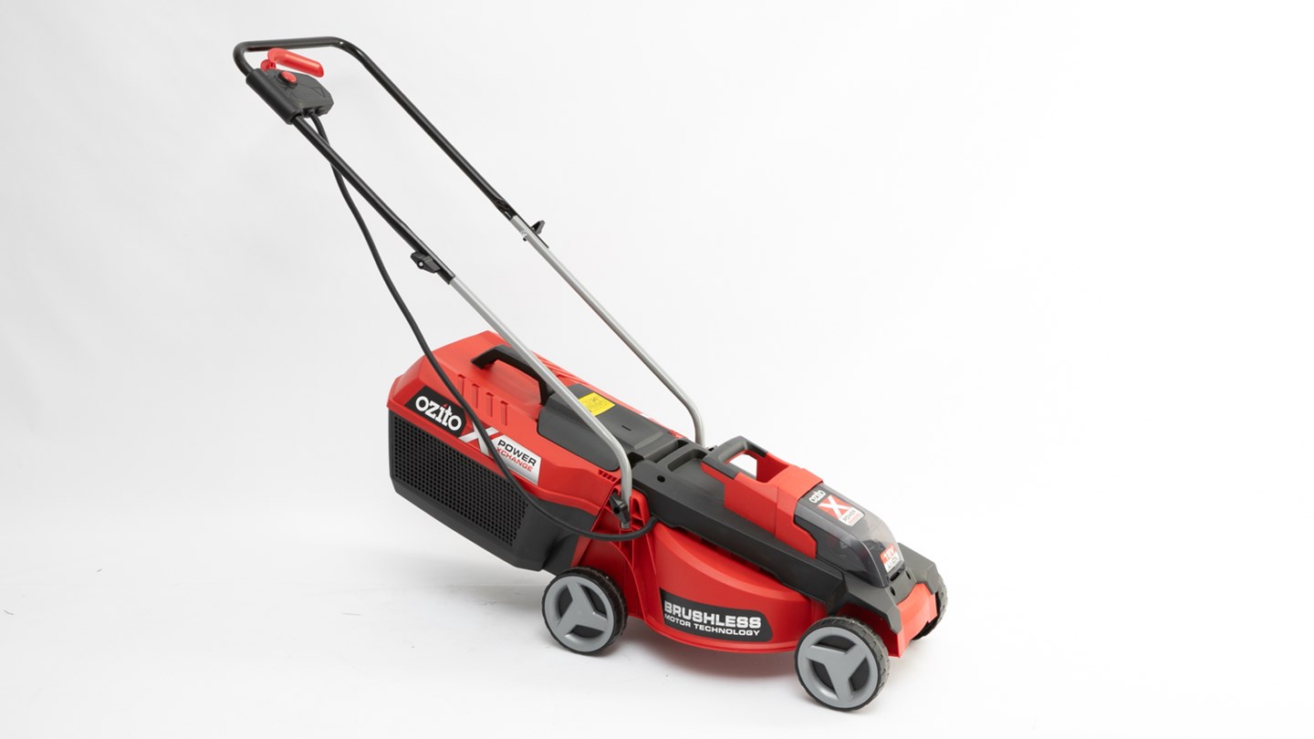 Ozito PXCLMS018 with PXBP400 and PXCG030 Review Battery lawnmower CHOICE
