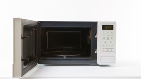 Big W Brilliant Basics Compact Digital Microwave EM720CRL(F)-PM