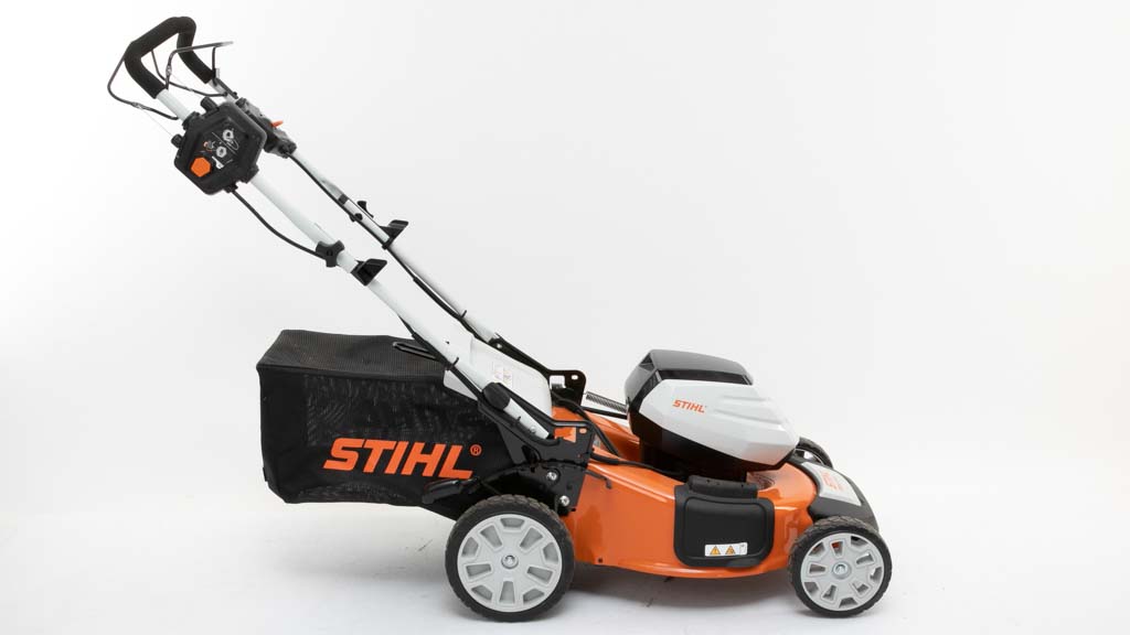 Stihl RMA 510V with AP300 and AL300 Review | Battery lawnmower | CHOICE