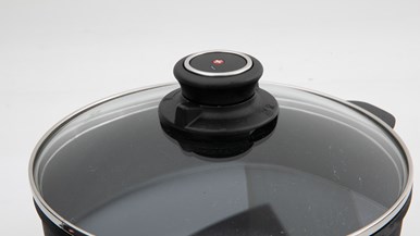 Swiss Diamond XD Induction non-stick saucepan with lid XD6720ic