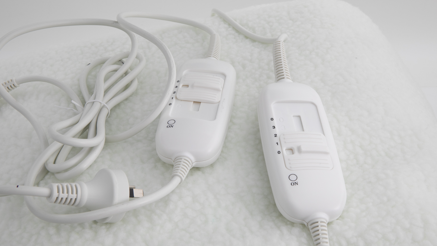 Tontine Soft u0026 Cosy Electric Blanket with Sherpa Fleece Top Layer for Extra Softness u0026 Warmth TEB2035QB